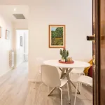 Domus White Daire *