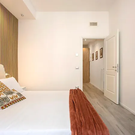 Domus White דירה