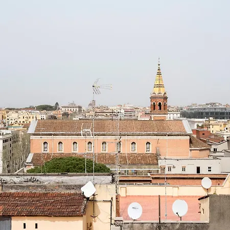Domus White Apartment